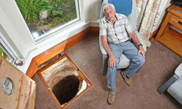 Při rekonstrukci obývacího pokoje našel důchodce 500 let starou studnu. Nebyla prázdná