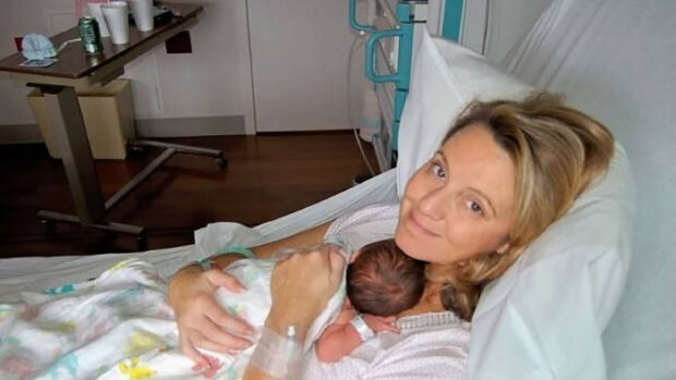 "Otěhotněla po 10 letech léčení": 4 dny poté se jí lékař přizná, že že embrya byla omylem zamíchána