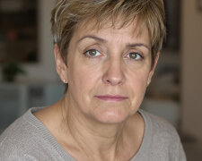 Našla jsem pod stolem v kuchyni zmačkanou účtenku. Jedna položka - kytice růží za 1 100 korun. A přitom já ten den žádné růže nedostala.