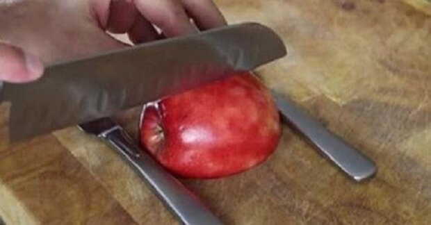 Neuvěřitelný trik s jablkem, kterým můžete zaskočit své hosty během podávání