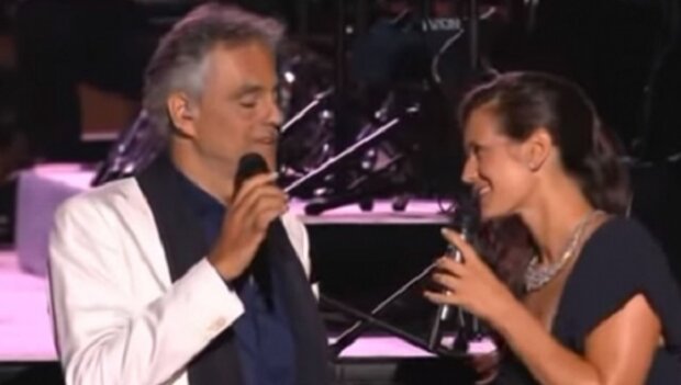 Andrea Bocelli znovu překvapuje. Tentokrát v duetu se svojí nádhernou ženou. To musíte vidět a slyšet