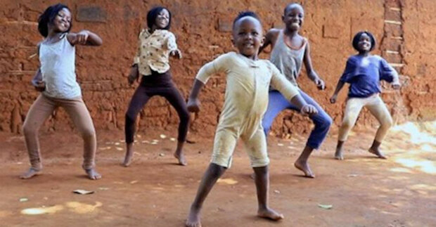 Tanec dětí z Afriky dobyl celý Internet