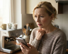 V neděli jsem nám chtěla uvařit kávu. V jeho telefonu se mihla zpráva: “Stýská se mi. Kdy zase budeš u mě?”